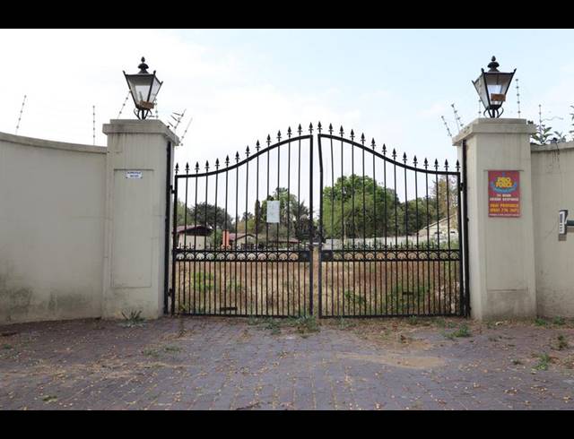 LAND FOR SALE IN BRYANSTON